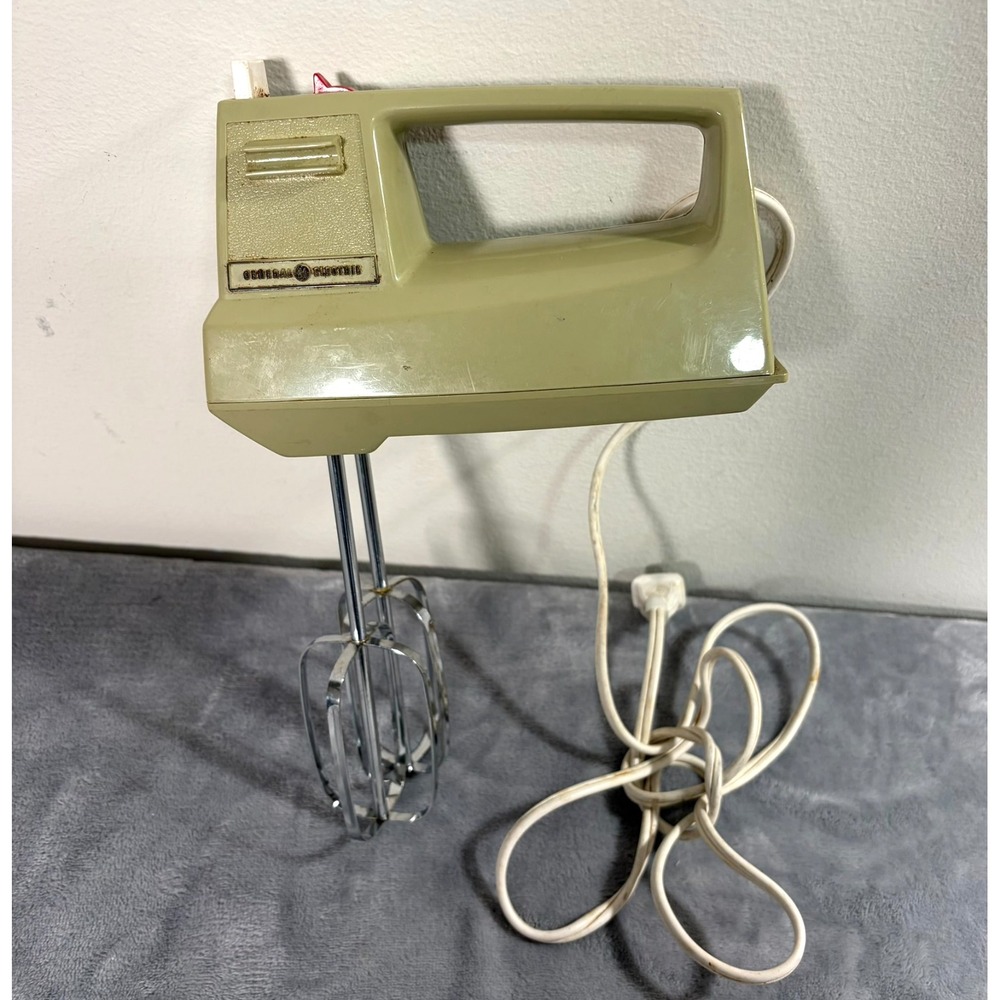 Vintage GE General Electric 3 Speed Hand Mixer D1M24 Stirring Whipping